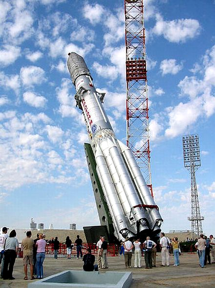 Racheta Proton - 58 de metri lungime si 700 de tone