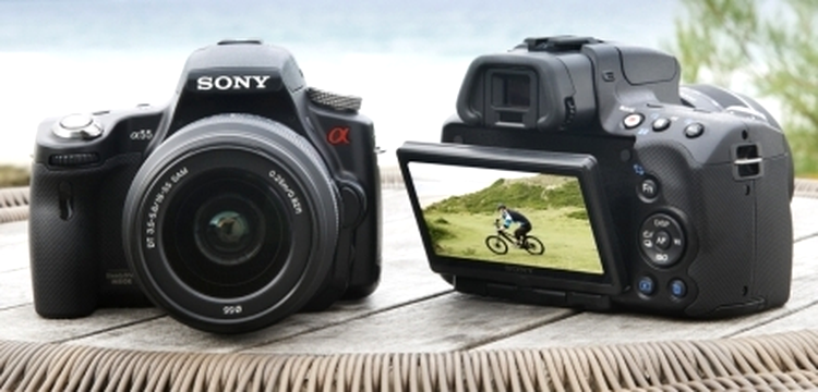 Sony Alpha SLT A55 şi A33 cu ecran rabatabil