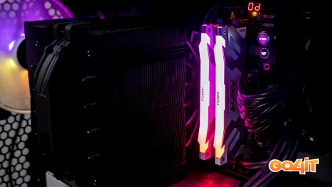 Kit Kingston Fury Renegade 32GB DDR5 6400 MHz CL32: memorii albe pentru fanii RGB