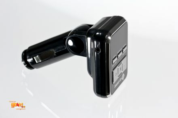 Sound-Fly Auto are mufa de alimentare rabatabila