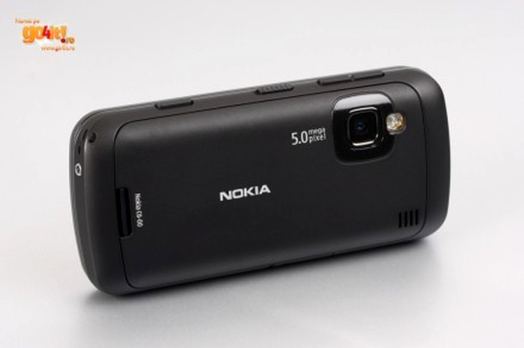 Nokia C6 - camera de 5 MP cu autofocus şi LED