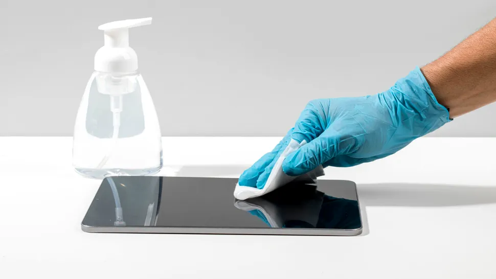 Contakt trece granița: Prima oprire, Praga. Strategia de expansiune europeană a furnizorului român de accesorii GSM