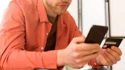 Patru persoane din Buzău, suspectate că vindeau droguri prin intermediul unei aplicații online