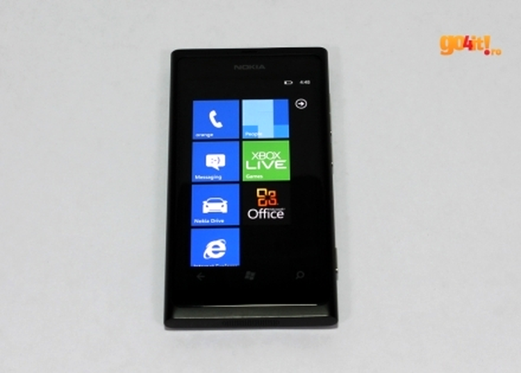 Nokia Lumia 800 rulează Windows Phone 7 Mango