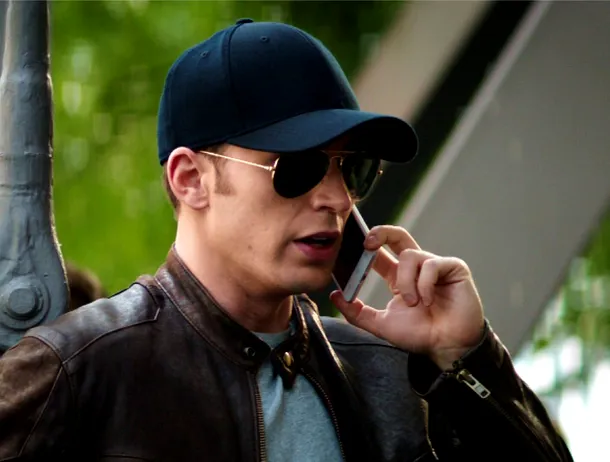 Chris Evans, actorul din „Captain America” folosea un telefon vechi de 7 ani