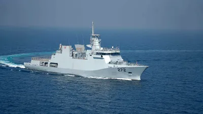 Corvetă pakistaneză construită în România, avariată grav după impactul cu o navă indiană