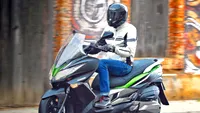 Kawasaki explorează integrarea tehnologiei hibride într-un maxi-scooter, conform unui nou brevet