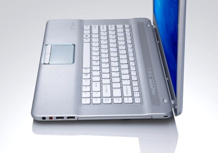 Sony VAIO NW pare destul de subţire