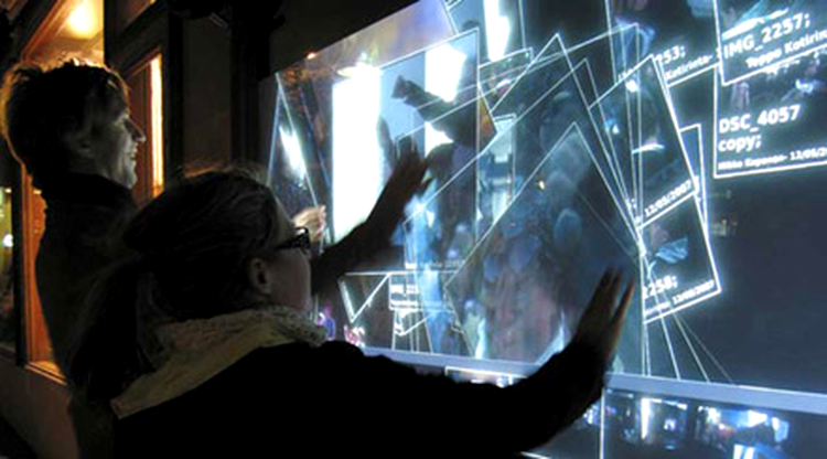 Citywall, o interfaţă multi-touch instalată în oraşul Helsinki