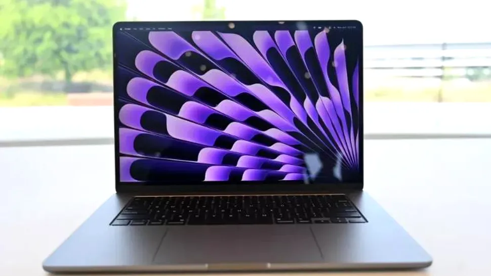 Apple ar putea întârzia debutul ecranelor OLED pe MacBook Pro până în 2026