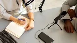 Facultatea de Jurnalism din București introduce cursuri de vibe coding și scrollytelling din 2026