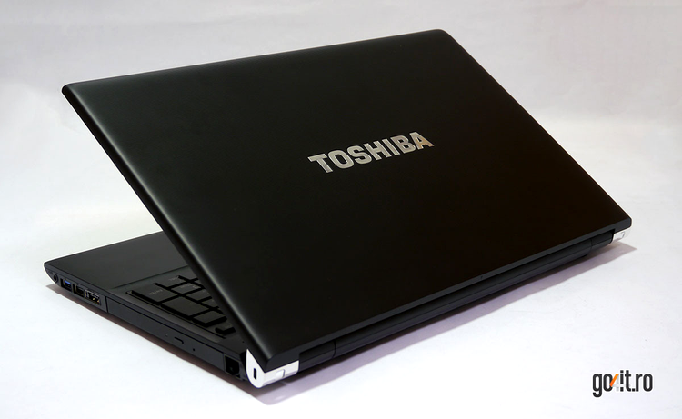 Toshiba Tecra R950 - carcasa din plastic cu finisaj texturat