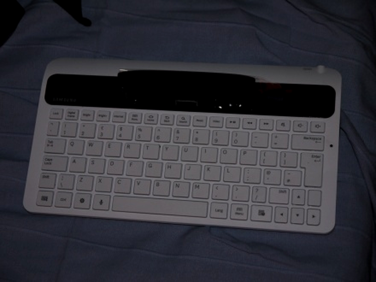 Tastatură şi docking station pentru Samsung Galaxy Tab