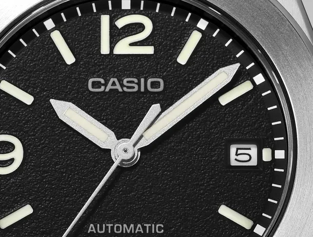 Casio lansează CMK-100, primul său ceas automatic din titan