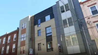 Două studente au căzut de pe o clădire cu patru etaje în timp ce își făceau selfie-uri