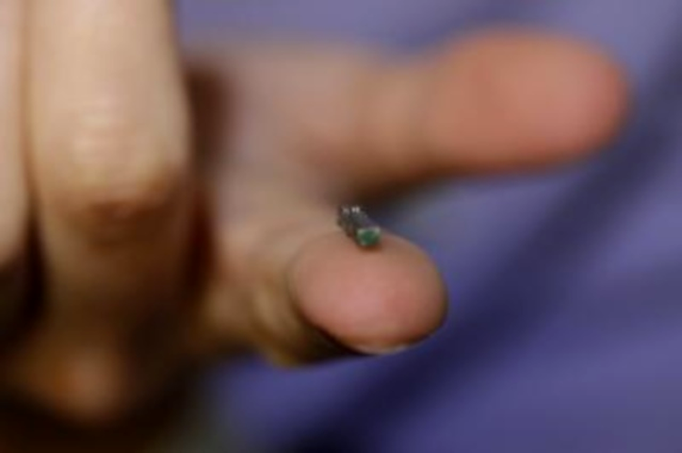 Implant wireless cât un plasture, detectează cu ore înainte iminenţa unui infarct