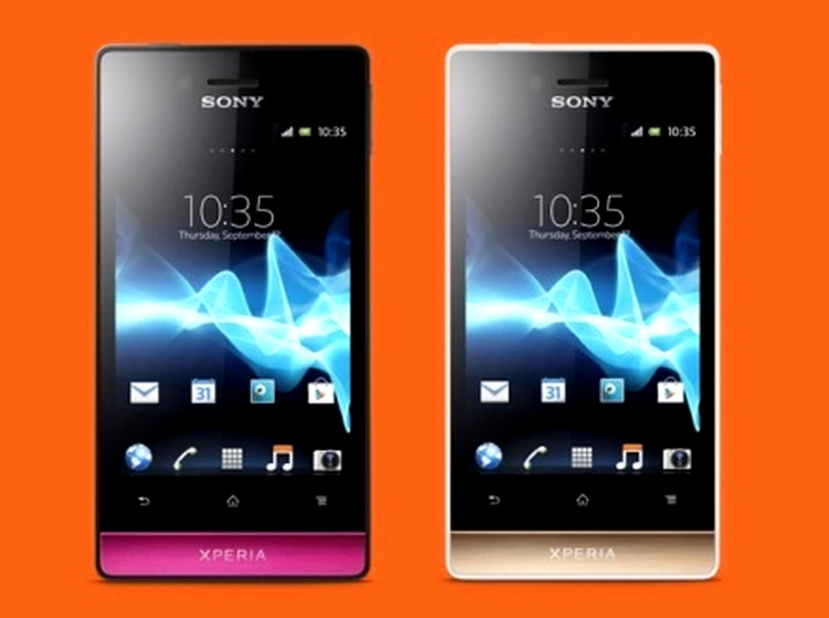 Sony Xperia miro - un smartphone compact, cu veleităţi sociale