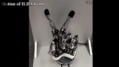 Un producător sud-coreean demonstrează o mână robotizată cu dexteritate apropiată versiunii umane