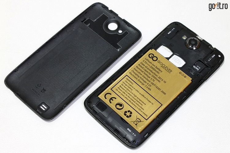 GOCLEVER Insignia 5X - Sub capac se ascund cele doua sloturi Mini SIM şi slotul MicroSD