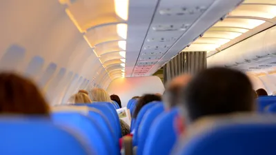 Video Go4it: De ce sunt scaunele din avioane albastre?