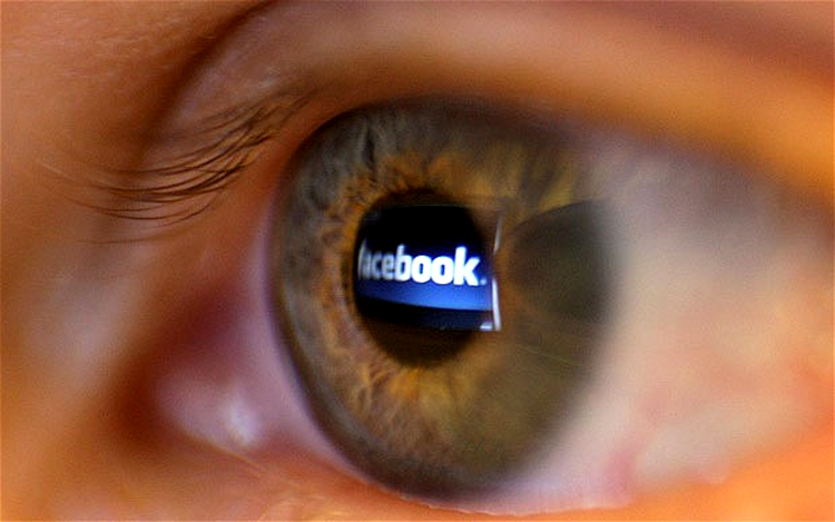 Facebook va putea identifica persoanele din imagini chiar dacă au feţele acoperite