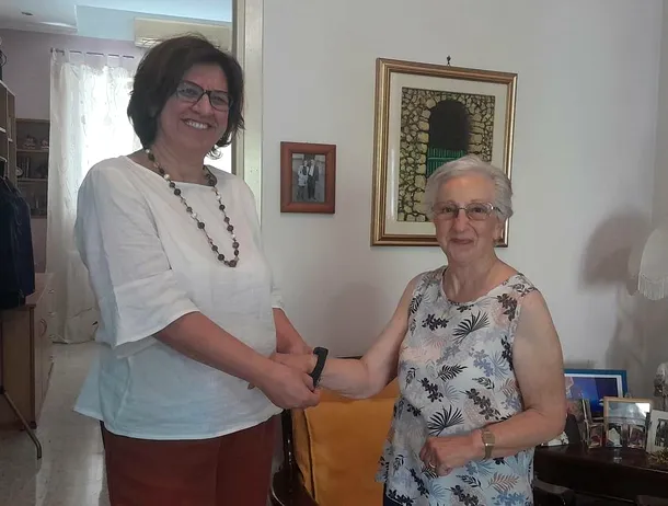 Valul de căldură din Europa: Cum tehnologia inteligentă contribuie la siguranța persoanelor vârstnice din Roma