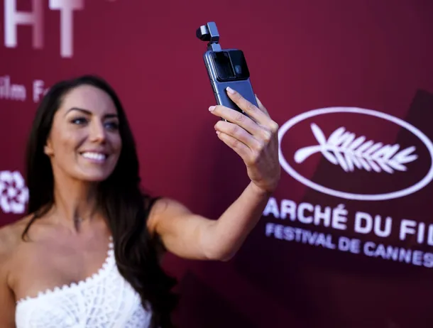 „Robot Phone” – Honor confirmă lansarea în trimestrul trei 2026
