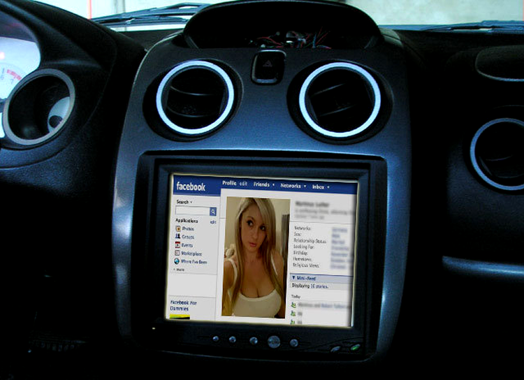 Facebook integrat pe automobile