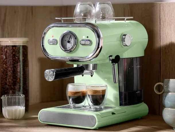 Lidl include în ofertă espressorul manual Silvercrest cu design retro. Preț special pentru utilizatorii aplicației Lidl Plus