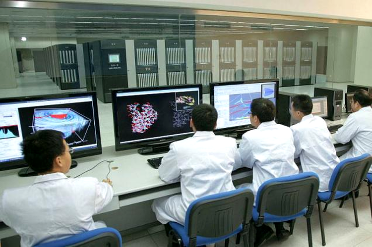 China deţine cel mai mare supercomputer din lume, Tianhe-2 cu putere de 33.6 petaflopi/sec
