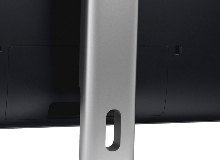 Portul USB singuratic nu este uşor accesibil