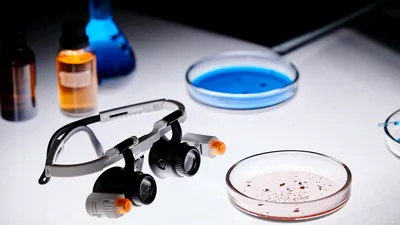 Roboți de 50 de ori mai mici decât un fir de păr pot colecta bacterii cu ajutorul luminii
