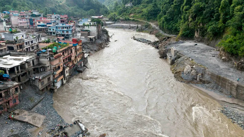 USGS explică modul în care s-au produs inundațiile devastatoare la granița dintre Nepal și Tibet: Peste 160 de morți și sute de dispăruți după o alunecare masivă de ghețar