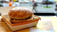 Ce poți să-ți comanzi de la McDonald’s dacă vrei să slăbești, după 50 de ani. Aceste sandwich-uri sunt bogate în proteină