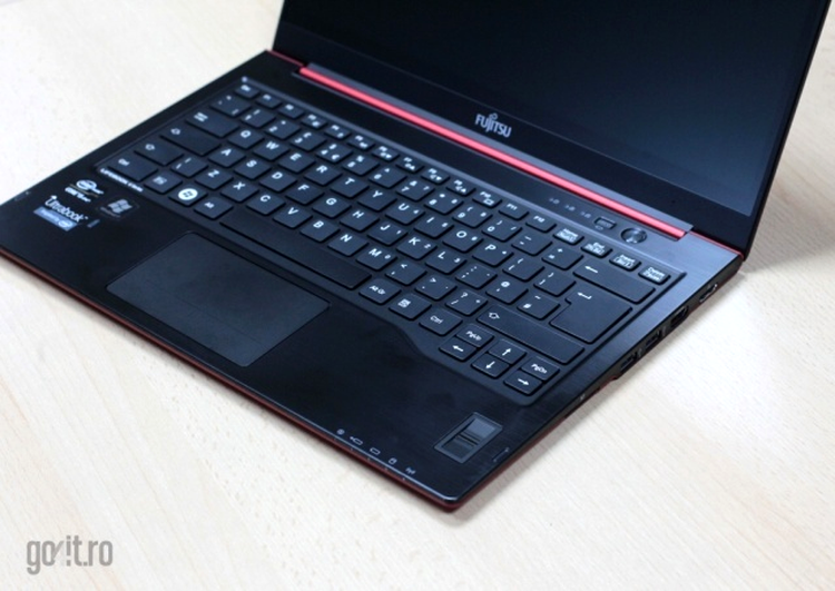 Fujitsu Lifebook U772 - un ultrabook business