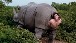 Faimosul rinocer mecanic din filmul „Ace Ventura: When Nature Calls”, scos la licitație. Care este prețul estimat?