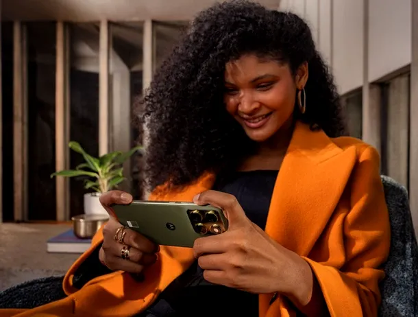 Motorola Edge 70, „scăpat” pe Internet înainte de lansare oficială. Dimensiuni, specificații și culori