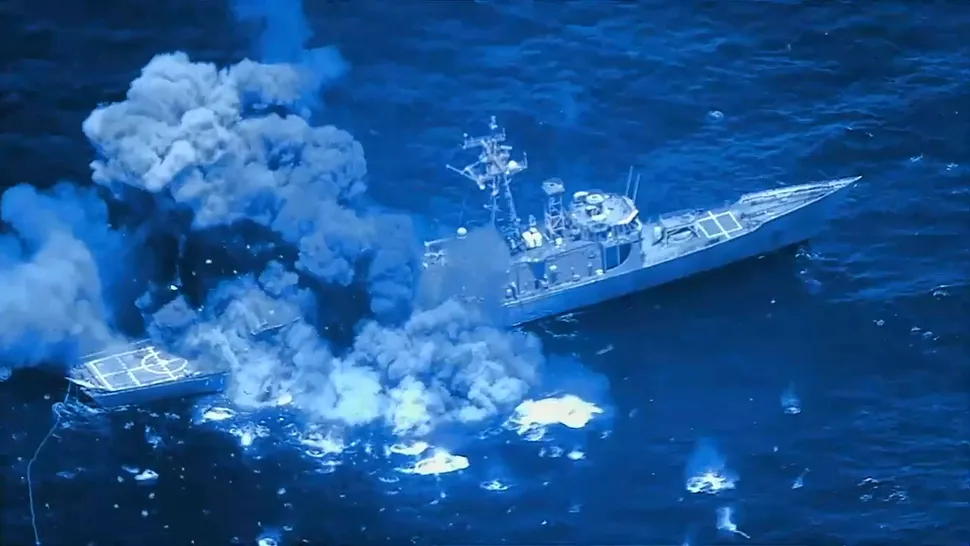 Momentul când o fregată americană este lovită de rachete, filmat. Așa a sfârșit Moskva? (VIDEO)