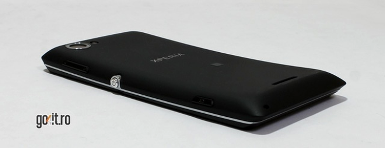 Sony Xperia L - butonul Lock este mult prea uşor de apăsat