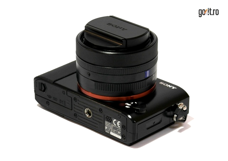 Sony RX1 are dimensiuni compacte