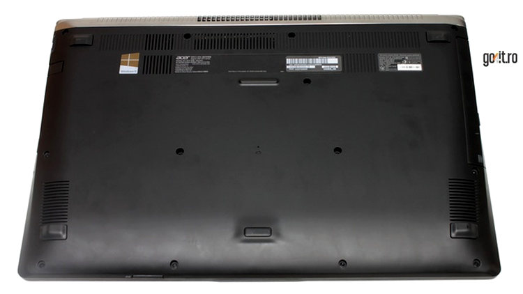 Acer Aspire V 15 Nitro: Difuzoarele şi fantele de aerisire se regăsesc pe capacul de jos