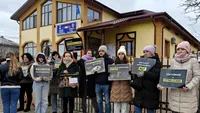 Vânătoarea de câini, pisici și animale sălbatice în Comuna Mihai Eminescu, blocată temporar, dar nu anulată: Protest al iubitorilor de animale în fața Primăriei (VIDEO & FOTO)