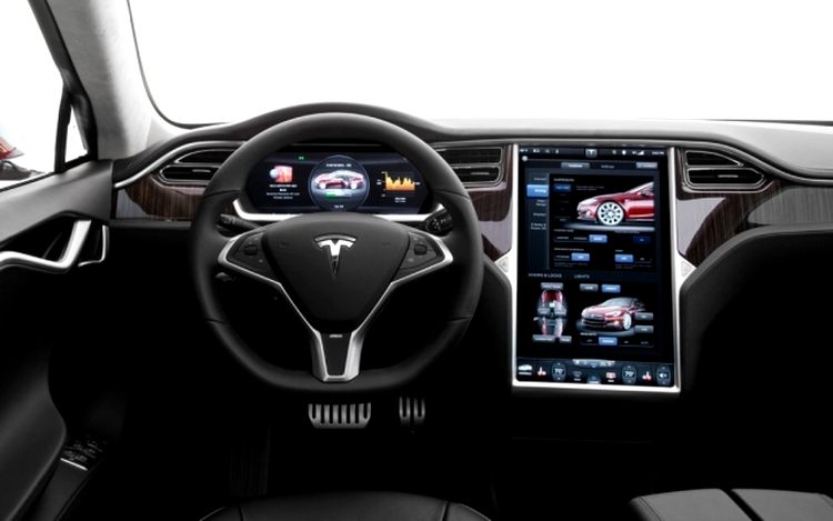Tesla Model S - o interfaţa tactilă, afişată pe un ecran imens