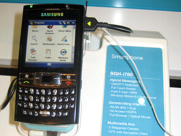 Samsung i780 smartphone