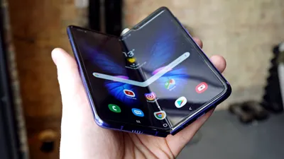 Galaxy Fold 2 ar putea fi primul telefon premium care ascunde camera frontală sub suprafaţa activă a ecranului