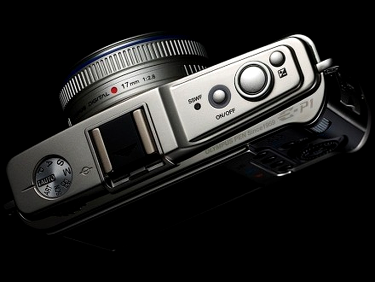 Olympus E-P1 cântăreşte doar 335 g fără baterie
