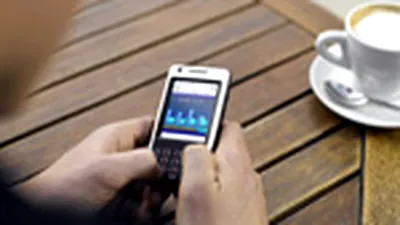 Smartphone-urile eclipsează telefoanele mobile obişnuite