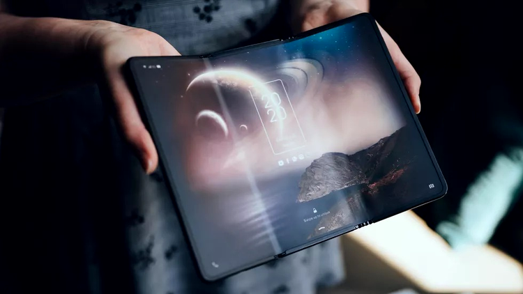 TCL folding phone