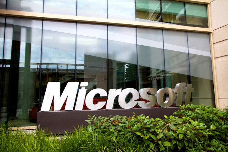 Foxconn, cel mai mare producător de electronice din lume a ajuns vacă de muls pentru Microsoft
