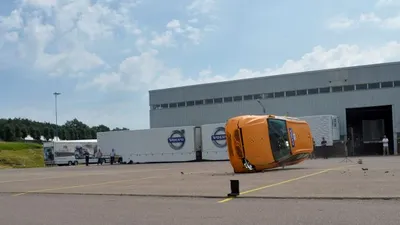 Modul „neortodox” în care Volvo a testat rezistenţa la accidente a modelului XC60